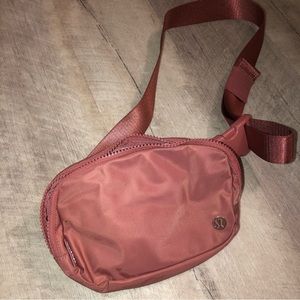 Lululemon belt bag brier rose